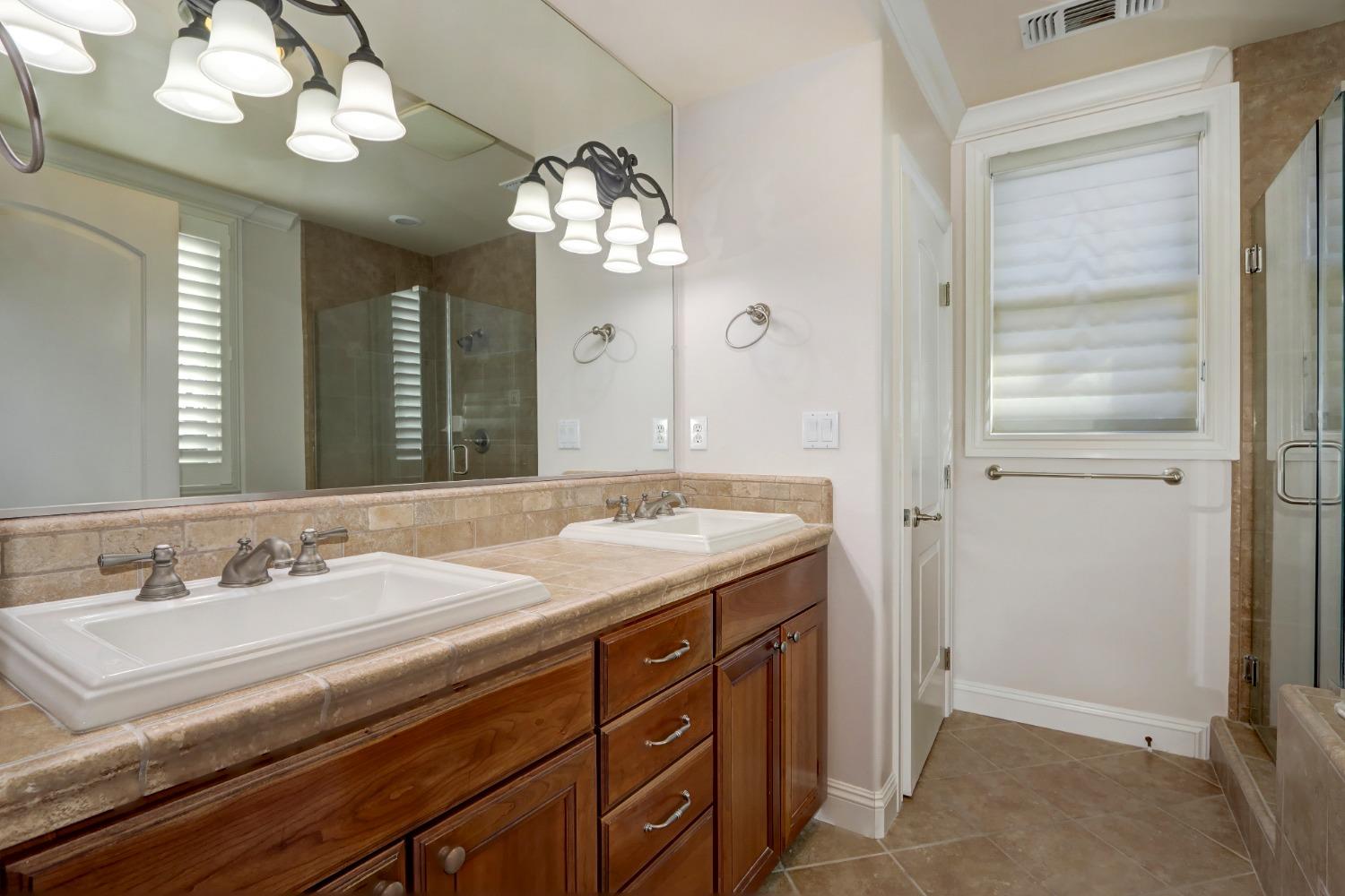 Detail Gallery Image 15 of 29 For 2430 Pavilions Place Ln #404,  Sacramento,  CA 95825 - 4 Beds | 3/1 Baths