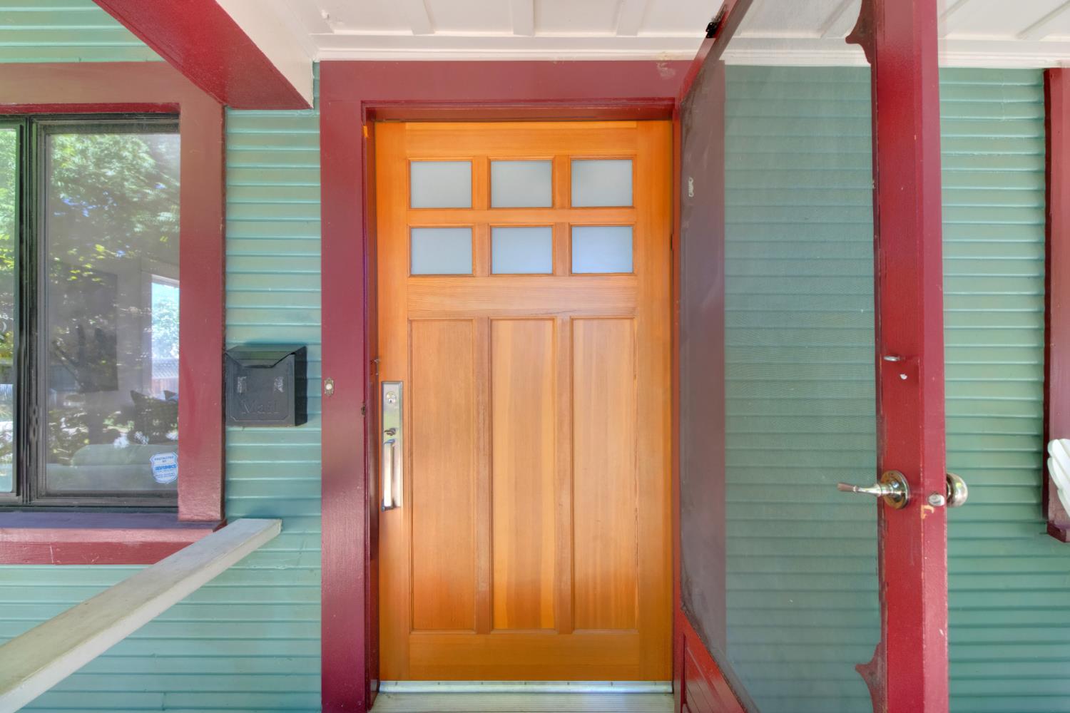 Detail Gallery Image 5 of 53 For 4860 U St, Sacramento,  CA 95817 - 3 Beds | 2 Baths