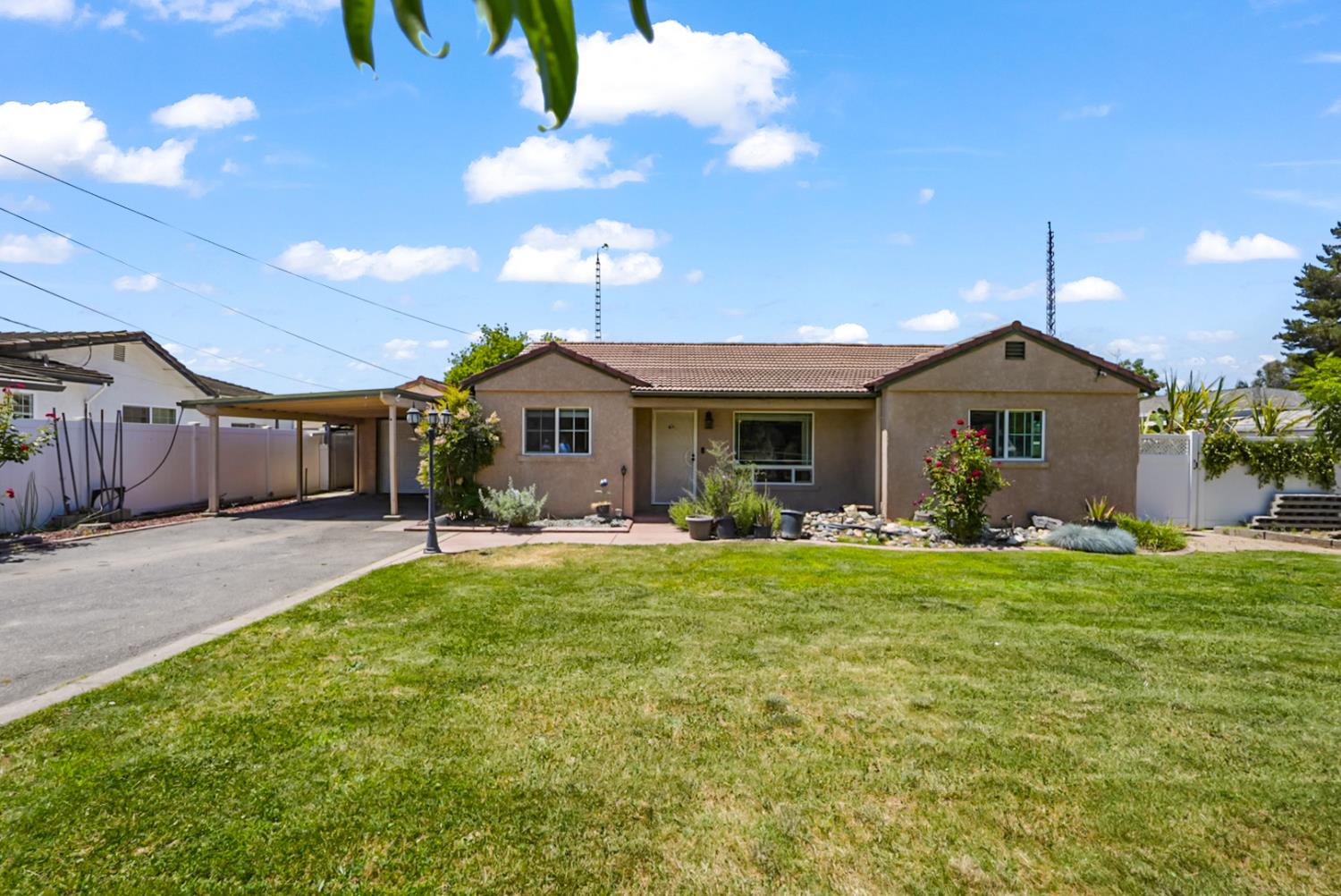 Detail Gallery Image 1 of 51 For 1721 Grimes Ave, Modesto,  CA 95358 - 3 Beds | 2 Baths
