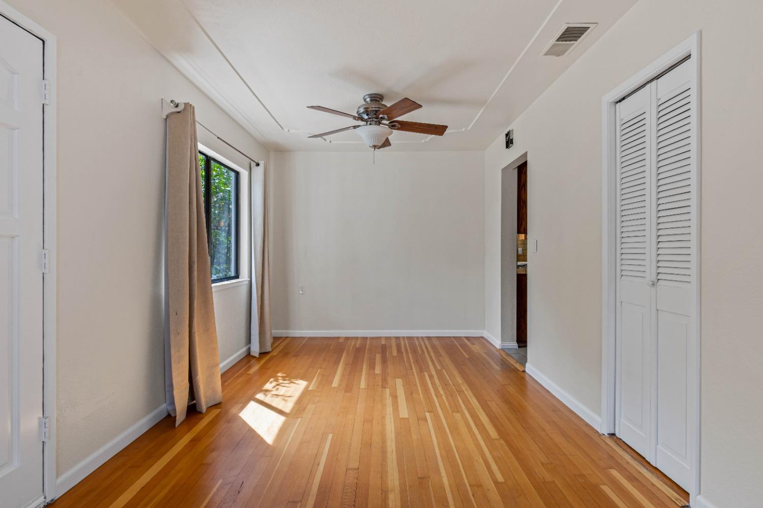 Detail Gallery Image 8 of 47 For 221 N Grant Ave, Manteca,  CA 95336 - 3 Beds | 2/1 Baths