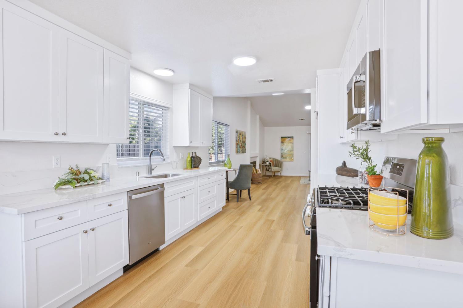 Detail Gallery Image 14 of 34 For 2368 Clipper Ln, Stockton,  CA 95204 - 3 Beds | 2 Baths