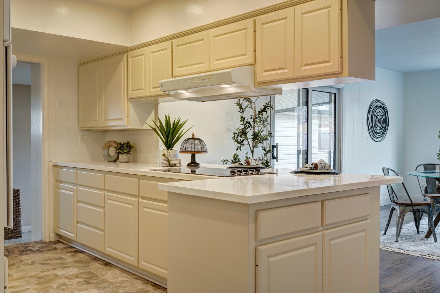 Detail Gallery Image 12 of 34 For 1005 Hillcrest Ave, Roseville,  CA 95678 - 3 Beds | 2 Baths