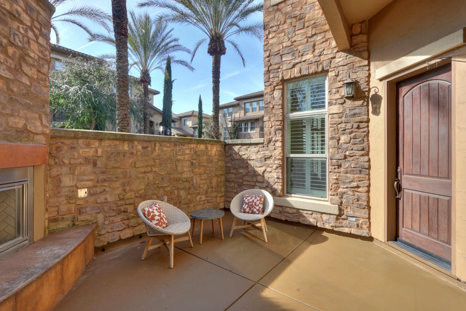 Detail Gallery Image 5 of 29 For 2430 Pavilions Place Ln #404,  Sacramento,  CA 95825 - 4 Beds | 3/1 Baths