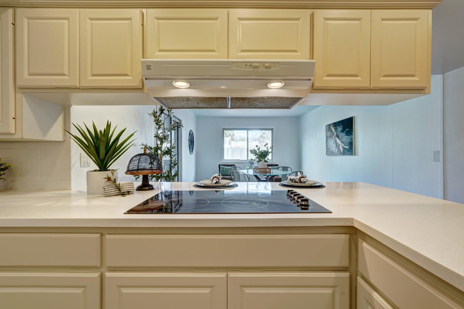 Detail Gallery Image 11 of 34 For 1005 Hillcrest Ave, Roseville,  CA 95678 - 3 Beds | 2 Baths