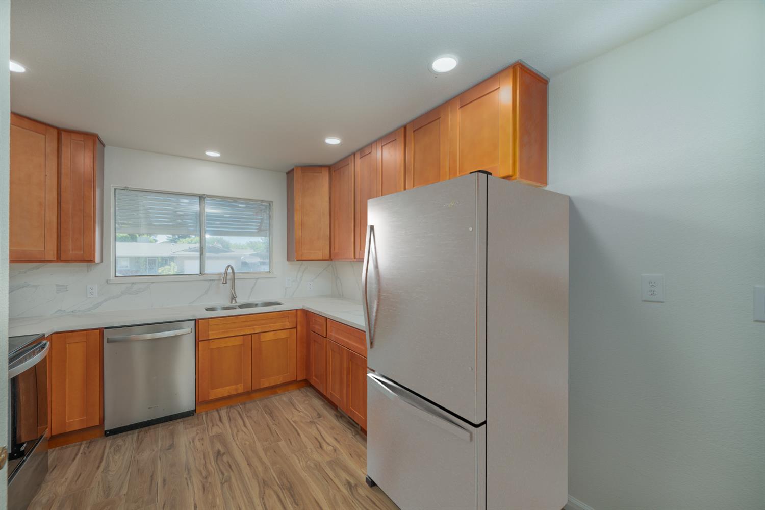 Detail Gallery Image 3 of 39 For 13137 Bentley St, Waterford,  CA 95386 - 3 Beds | 2 Baths