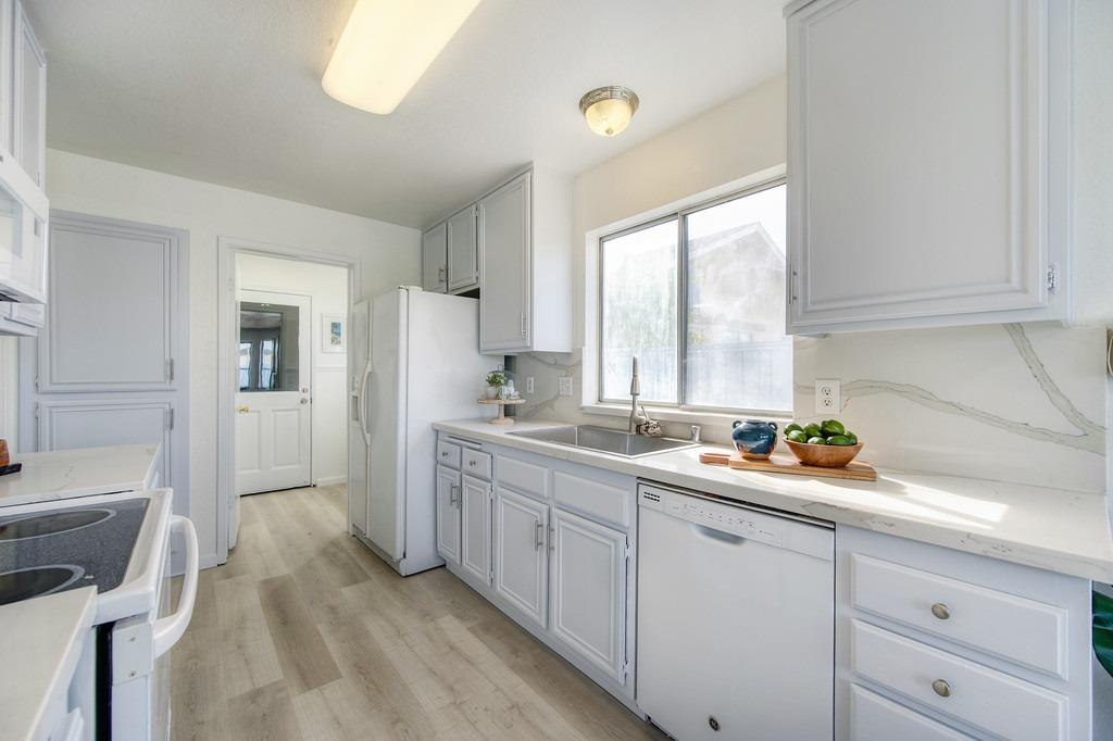 Detail Gallery Image 21 of 37 For 14 Fernwood Ct, Pittsburg,  CA 94565 - 4 Beds | 2/1 Baths