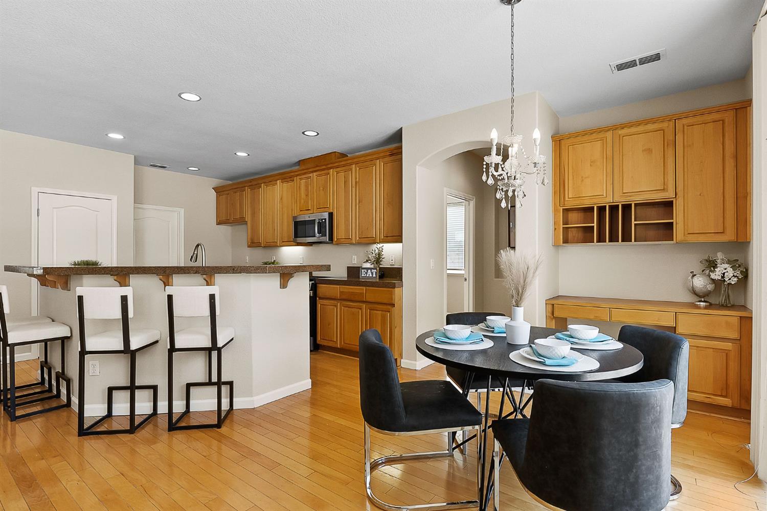 Detail Gallery Image 13 of 50 For 1200 Emerald Oak Rd, Roseville,  CA 95678 - 5 Beds | 3 Baths