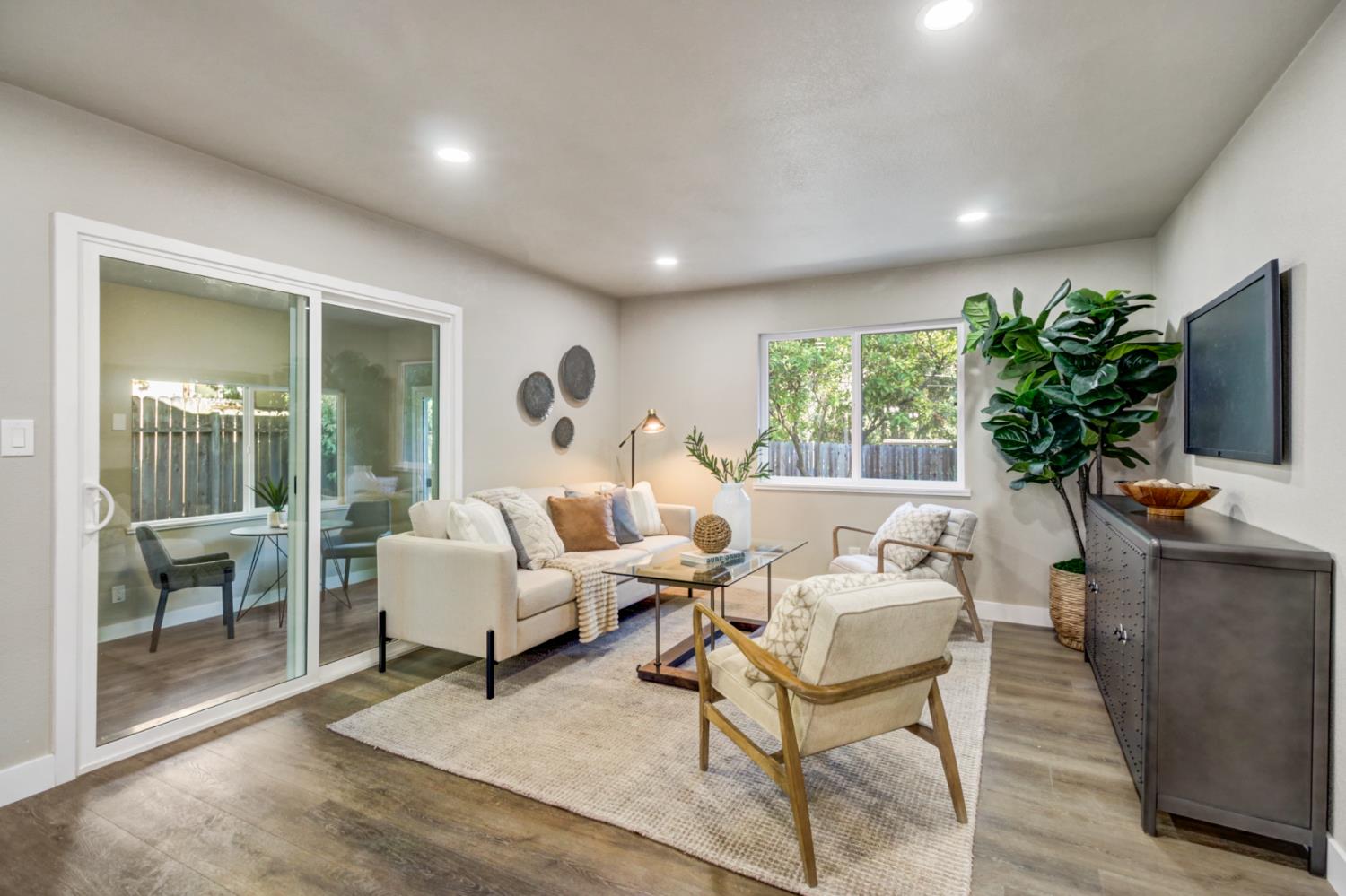 Detail Gallery Image 12 of 45 For 5512 Vahalla Dr, Carmichael,  CA 95608 - 3 Beds | 2 Baths