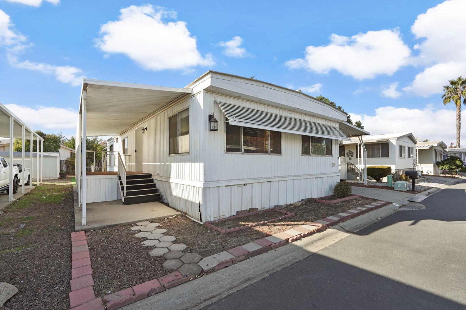 Detail Gallery Image 1 of 37 For 19690 N Highway 99 64, Acampo,  CA 95220 - 2 Beds | 2 Baths