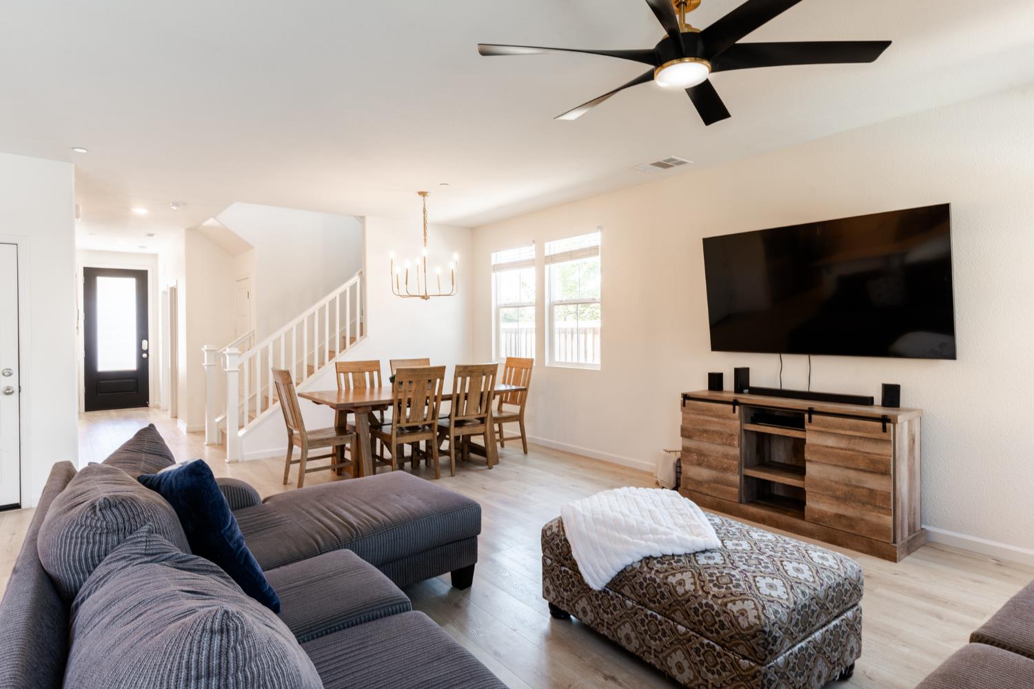 Detail Gallery Image 3 of 28 For 9096 Quartet Ave, Roseville,  CA 95747 - 4 Beds | 3 Baths