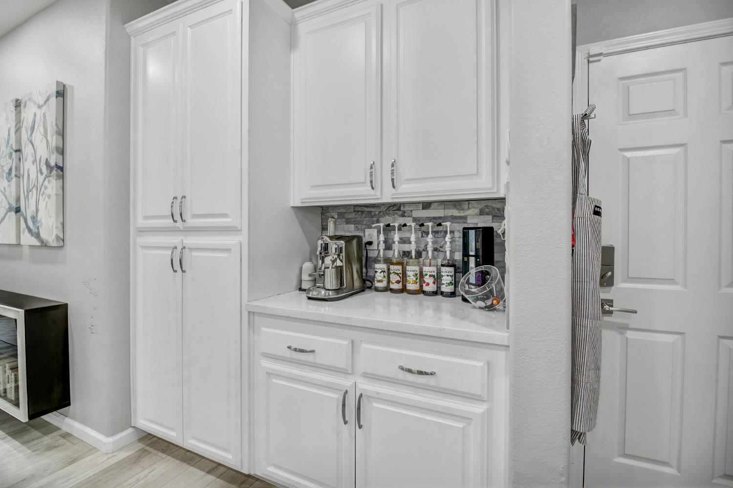 Detail Gallery Image 13 of 36 For 3043 Brunnet Ln, Sacramento,  CA 95833 - 4 Beds | 2/1 Baths
