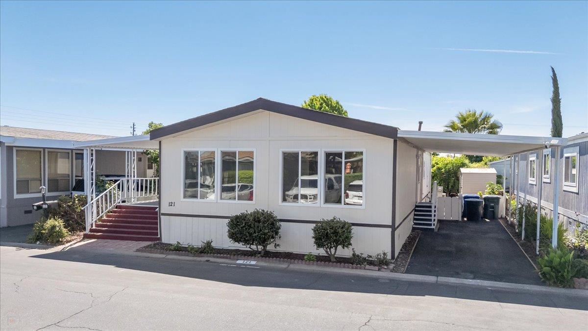 Detail Gallery Image 2 of 55 For 121 Ketch, Modesto,  CA 95356 - 2 Beds | 2 Baths
