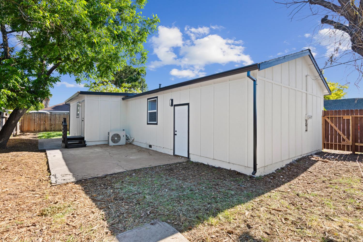 Detail Gallery Image 21 of 27 For 5121 Mendocino Blvd, Sacramento,  CA 95820 - 3 Beds | 1 Baths
