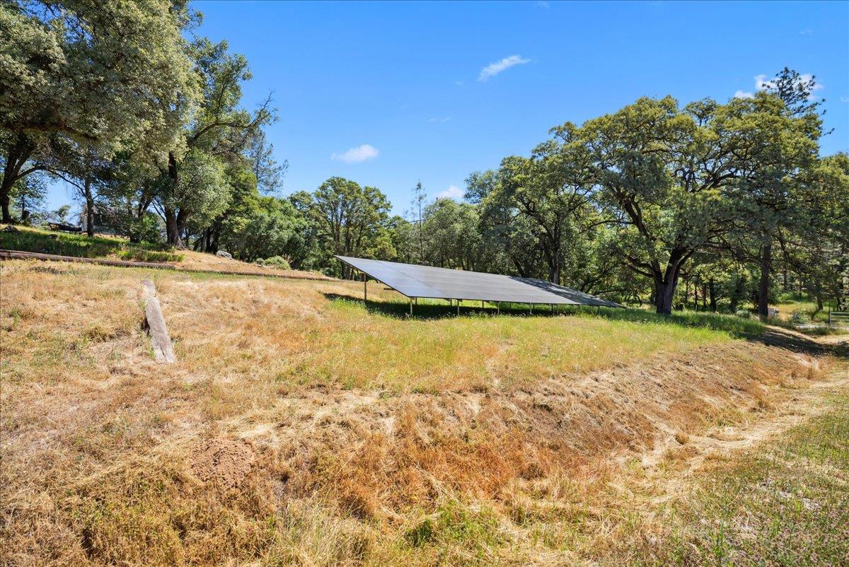 Pineapple Court, Grass Valley, California image 46