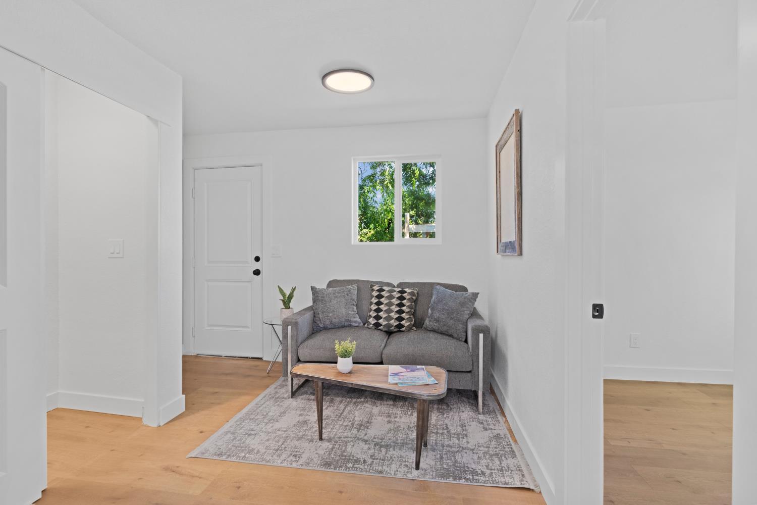 Detail Gallery Image 12 of 27 For 5121 Mendocino Blvd, Sacramento,  CA 95820 - 3 Beds | 1 Baths
