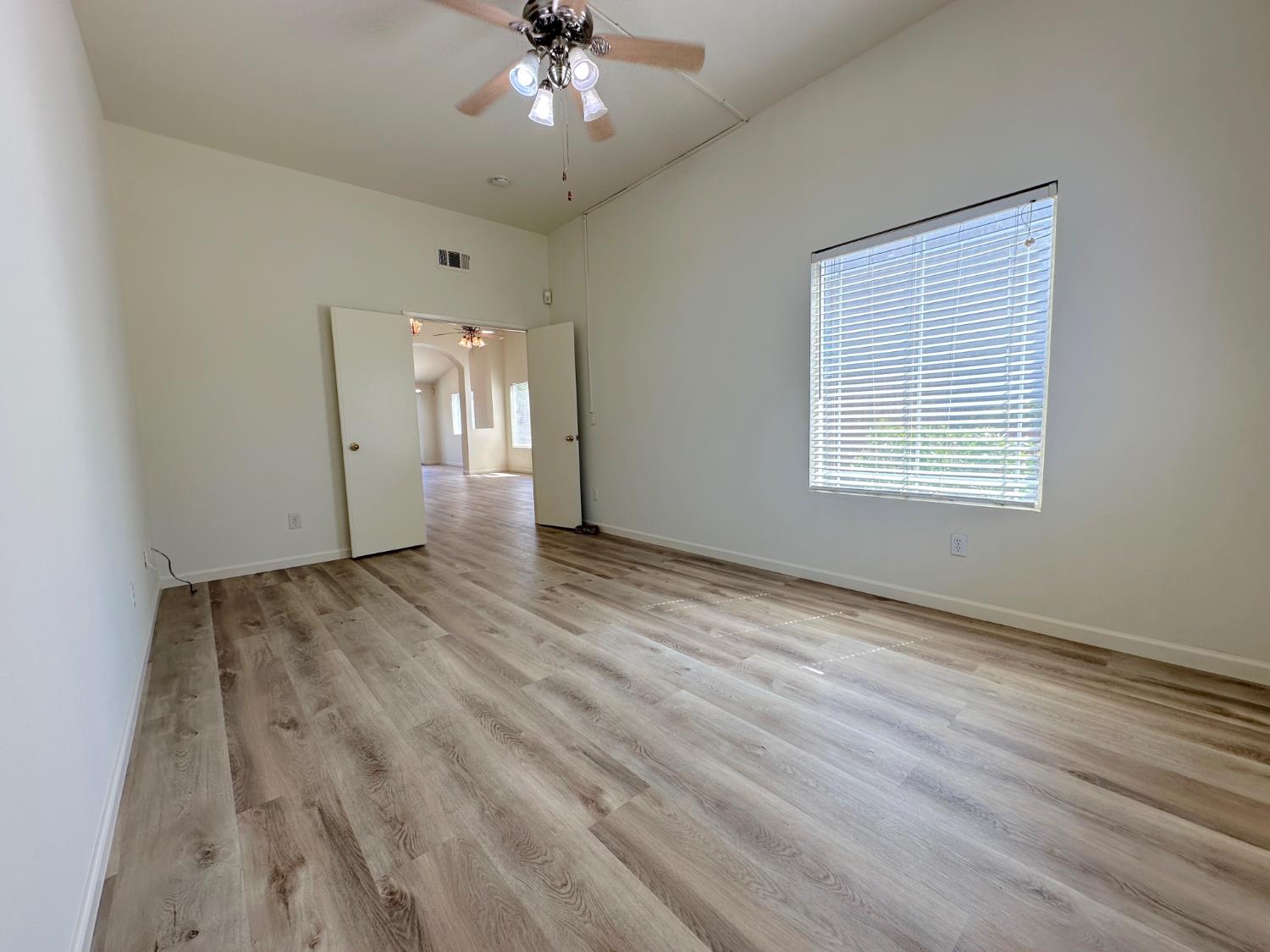 Detail Gallery Image 10 of 23 For 1696 Venice Cir, Stockton,  CA 95206 - 3 Beds | 2 Baths
