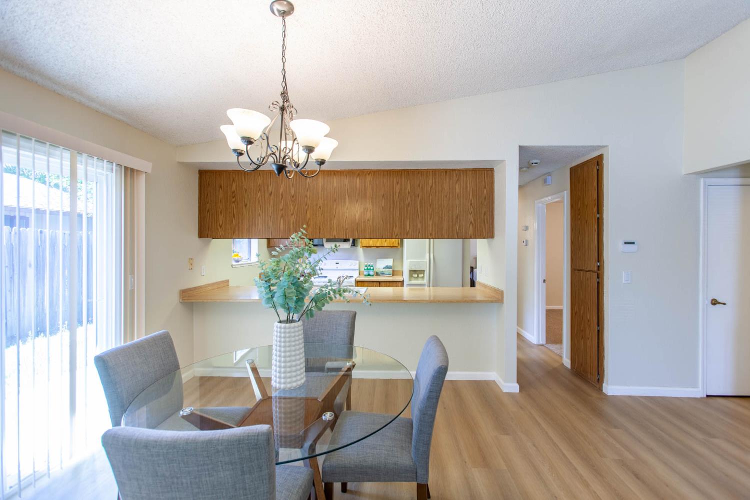 Detail Gallery Image 12 of 28 For 2949 Candido Dr, Sacramento,  CA 95833 - 2 Beds | 2 Baths