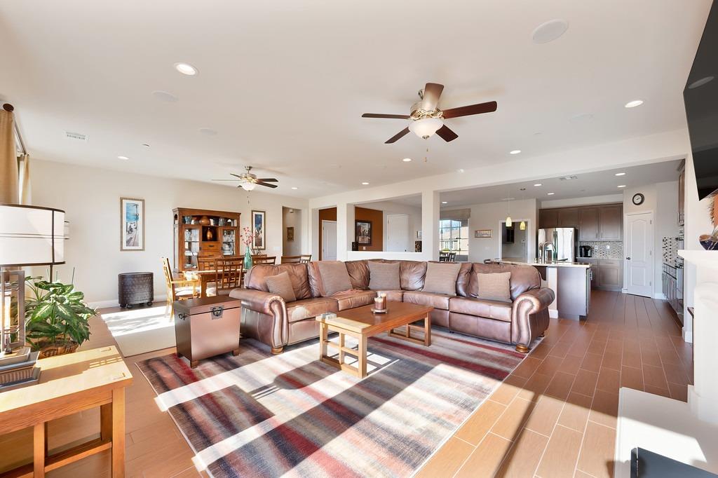 Detail Gallery Image 17 of 48 For 3635 Arden Villa Pl, Roseville,  CA 95747 - 4 Beds | 2/1 Baths