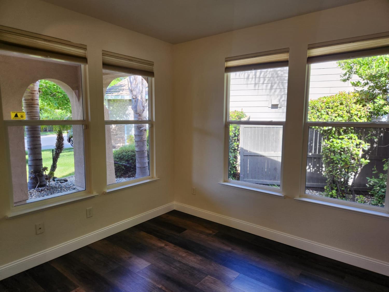 Detail Gallery Image 6 of 46 For 431 Pelican Bay Cir, Sacramento,  CA 95835 - 2 Beds | 2 Baths