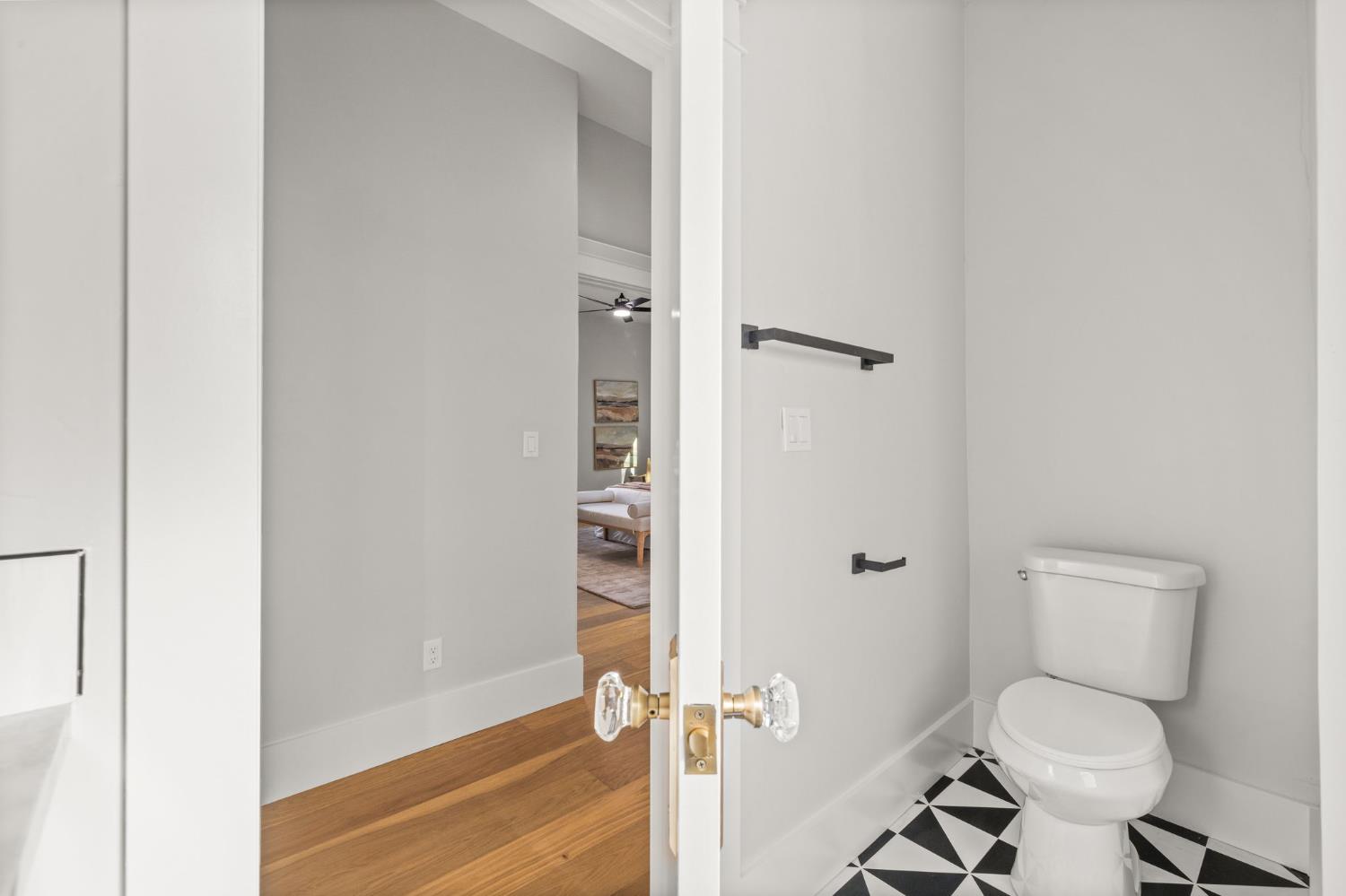 Detail Gallery Image 40 of 73 For 1421 T St, Sacramento,  CA 95811 - 4 Beds | 3 Baths