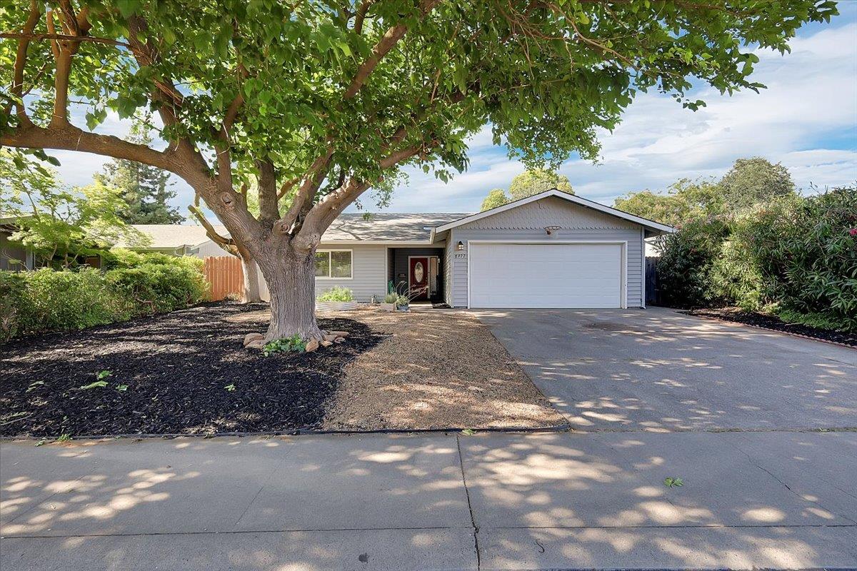 Detail Gallery Image 1 of 43 For 8977 Brydon Way, Sacramento,  CA 95826 - 4 Beds | 2 Baths