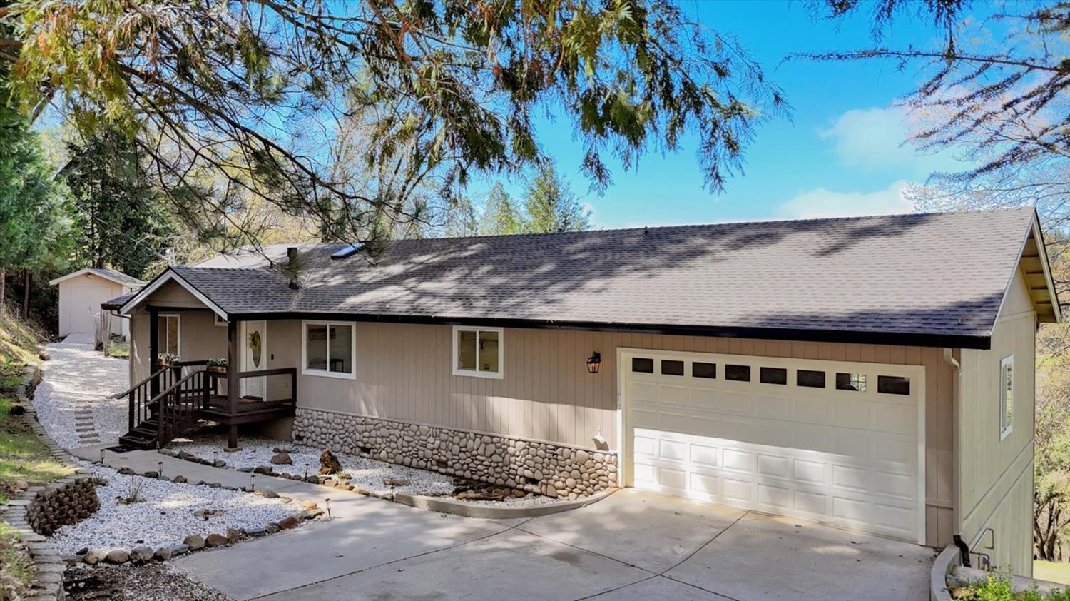 Detail Gallery Image 2 of 90 For 15690 Fay Rd, Grass Valley,  CA 95949 - 3 Beds | 2 Baths