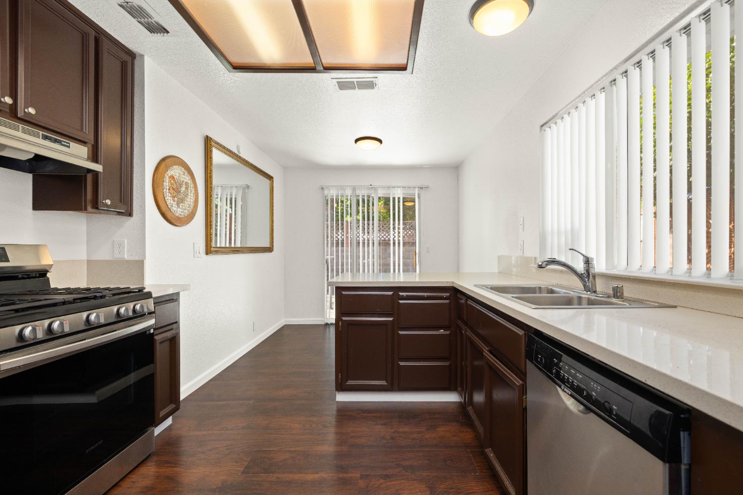 Detail Gallery Image 3 of 28 For 7415 Fireweed Cir, Citrus Heights,  CA 95610 - 3 Beds | 2 Baths