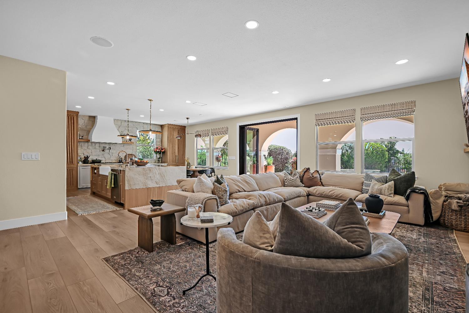 Detail Gallery Image 12 of 36 For 5020 Tesoro Way, El Dorado Hills,  CA 95762 - 5 Beds | 3/1 Baths