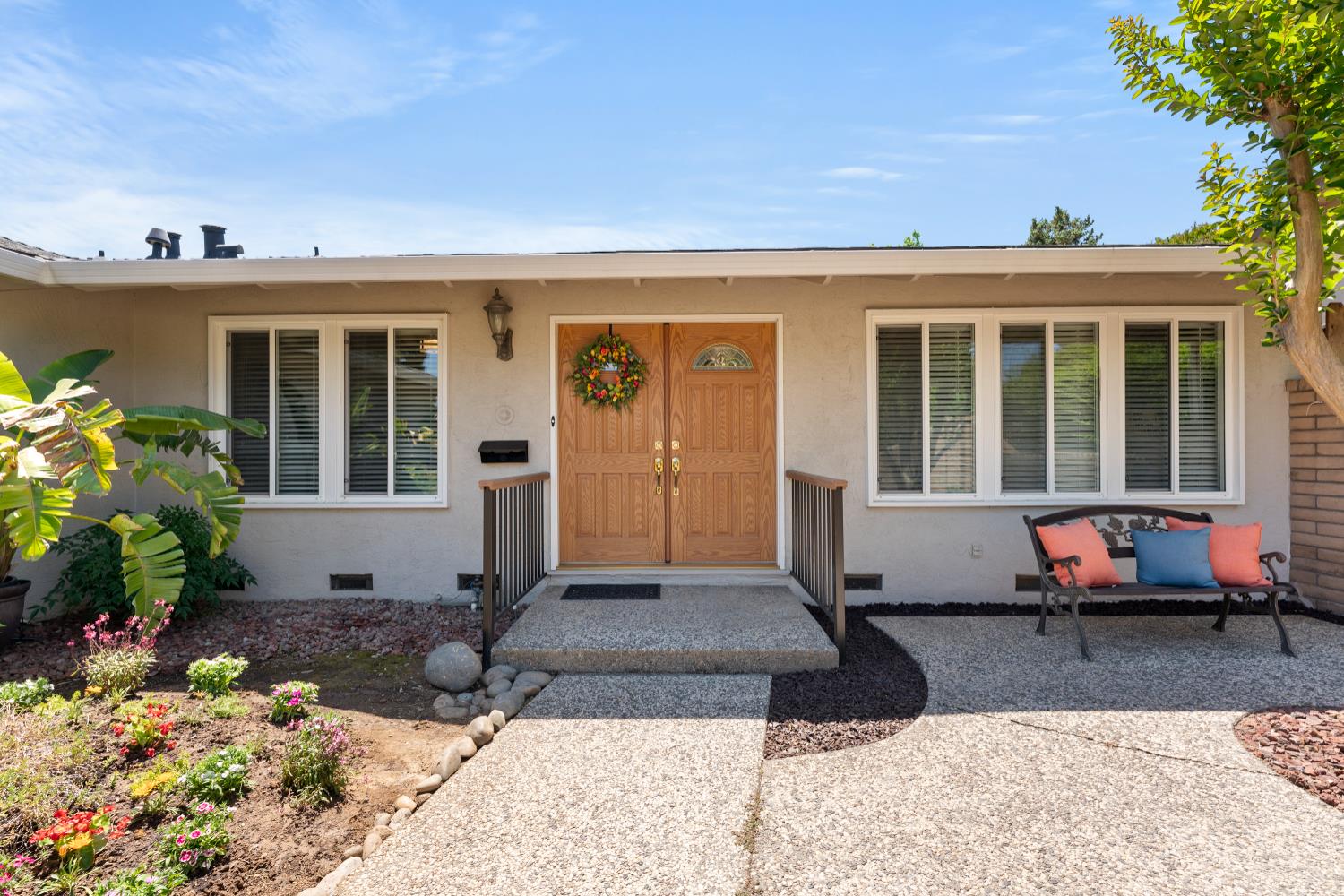 Detail Gallery Image 2 of 47 For 6836 Westmore Way, Carmichael,  CA 95608 - 4 Beds | 2 Baths