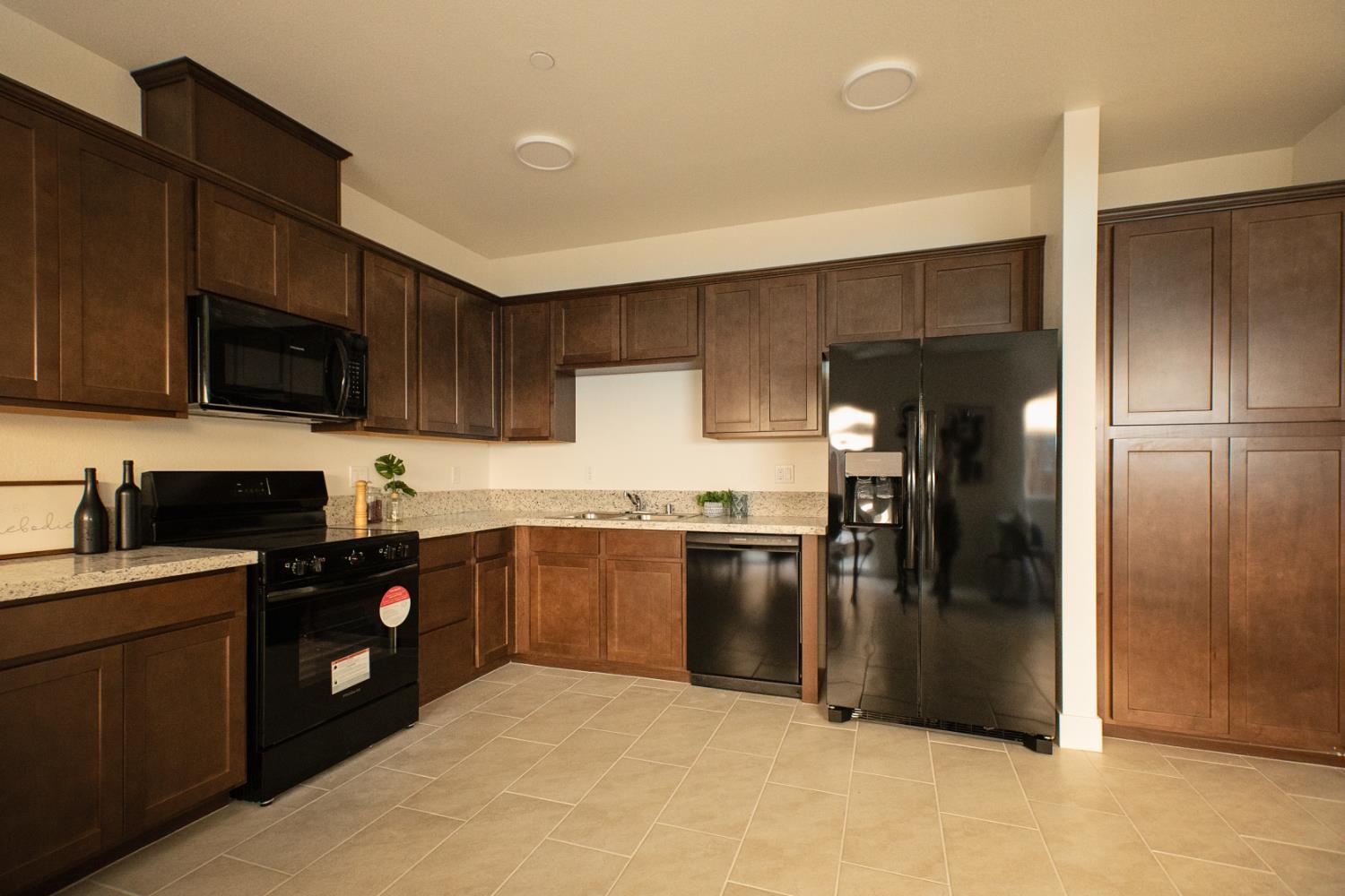 Detail Gallery Image 2 of 20 For 908 N. Olive Ave #900,  Turlock,  CA 95380 - 3 Beds | 2/1 Baths