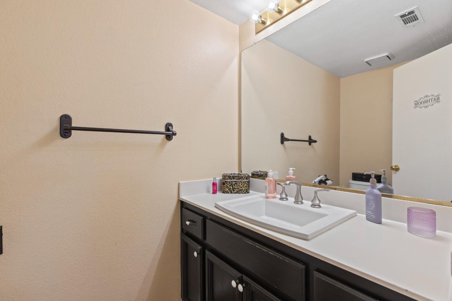 Detail Gallery Image 15 of 28 For 3843 Steve Lillie Cir, Stockton,  CA 95206 - 4 Beds | 2/1 Baths