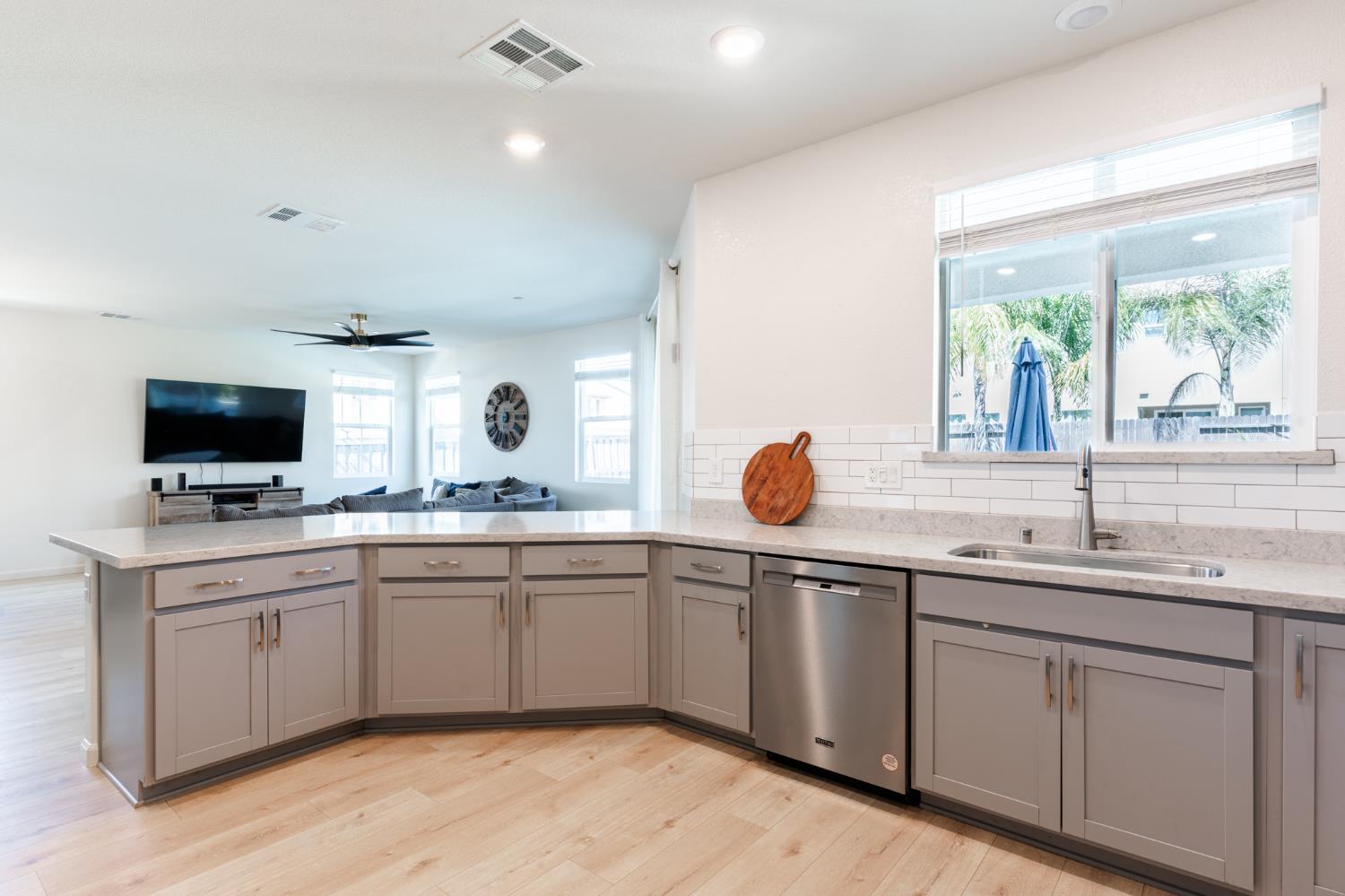 Detail Gallery Image 9 of 28 For 9096 Quartet Ave, Roseville,  CA 95747 - 4 Beds | 3 Baths