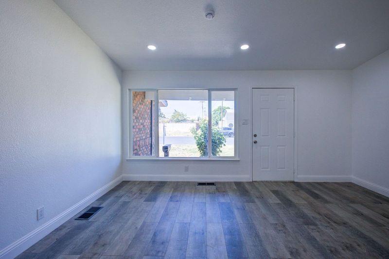 Detail Gallery Image 4 of 32 For 3212 Triplett St, Modesto,  CA 95355 - 3 Beds | 2 Baths