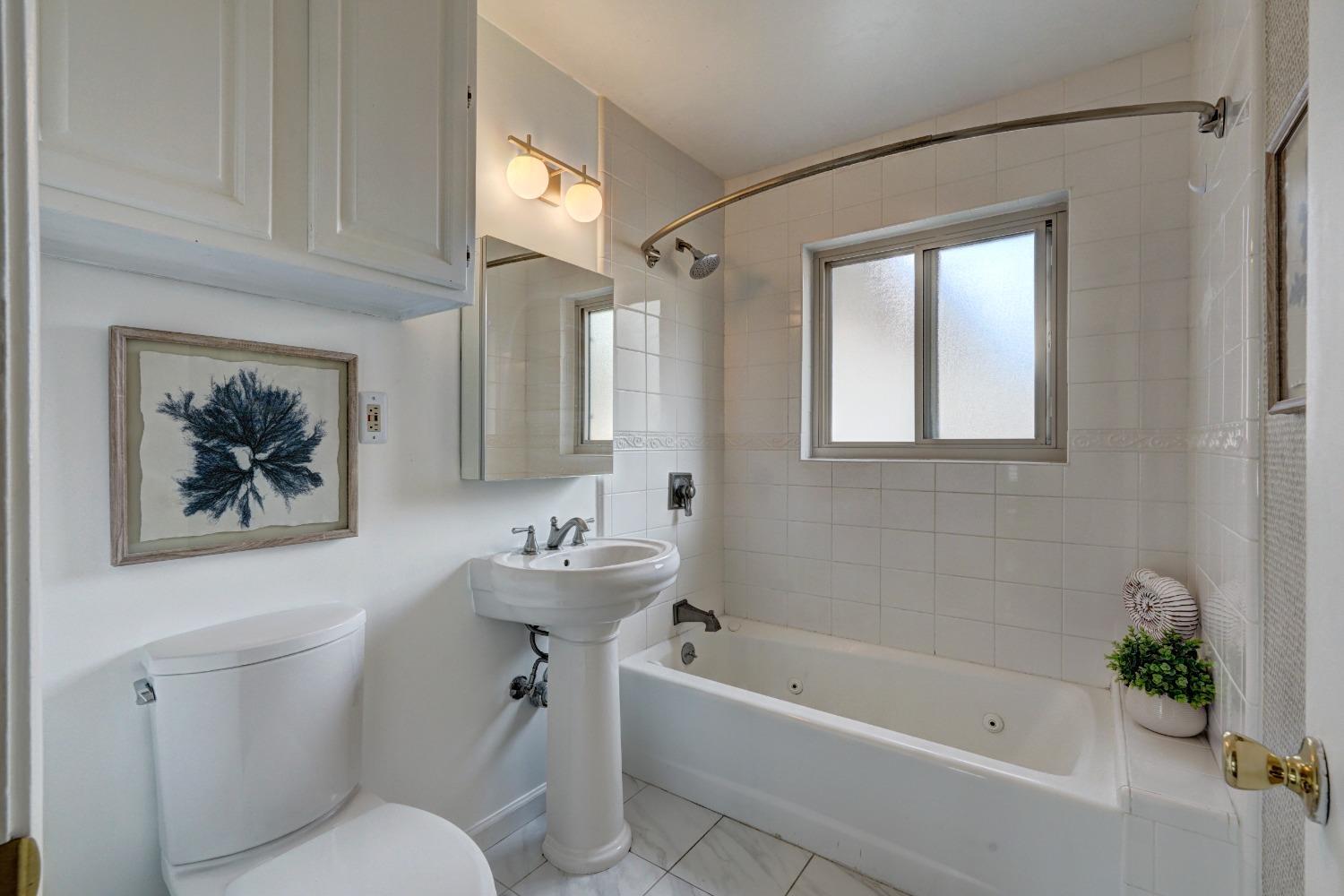 Detail Gallery Image 16 of 34 For 1005 Hillcrest Ave, Roseville,  CA 95678 - 3 Beds | 2 Baths