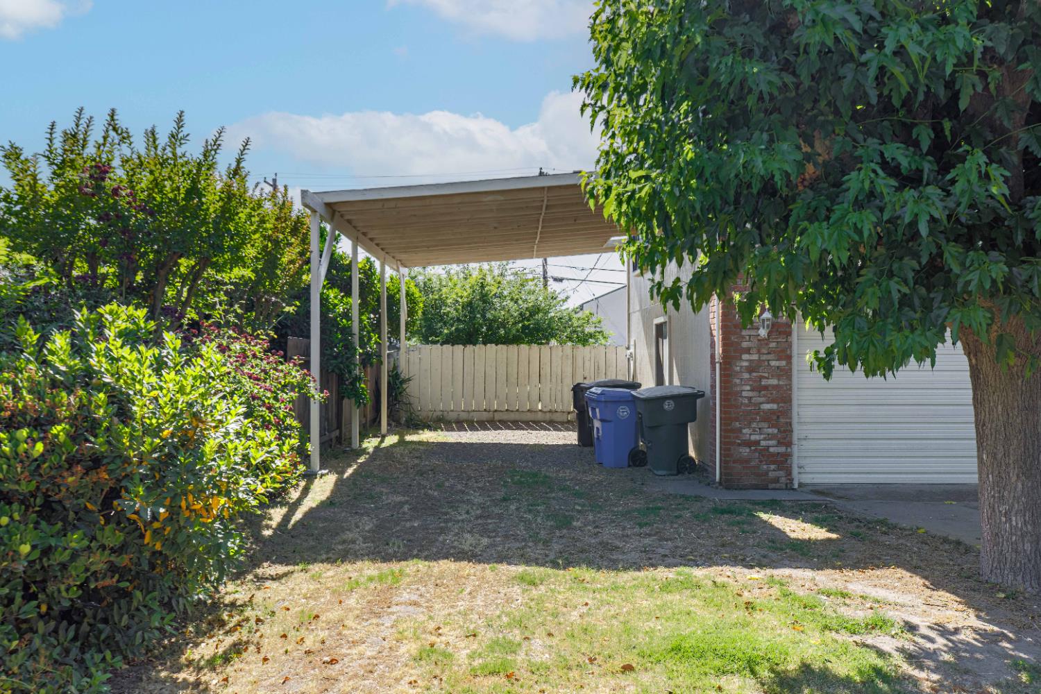 Detail Gallery Image 3 of 47 For 221 N Grant Ave, Manteca,  CA 95336 - 3 Beds | 2/1 Baths
