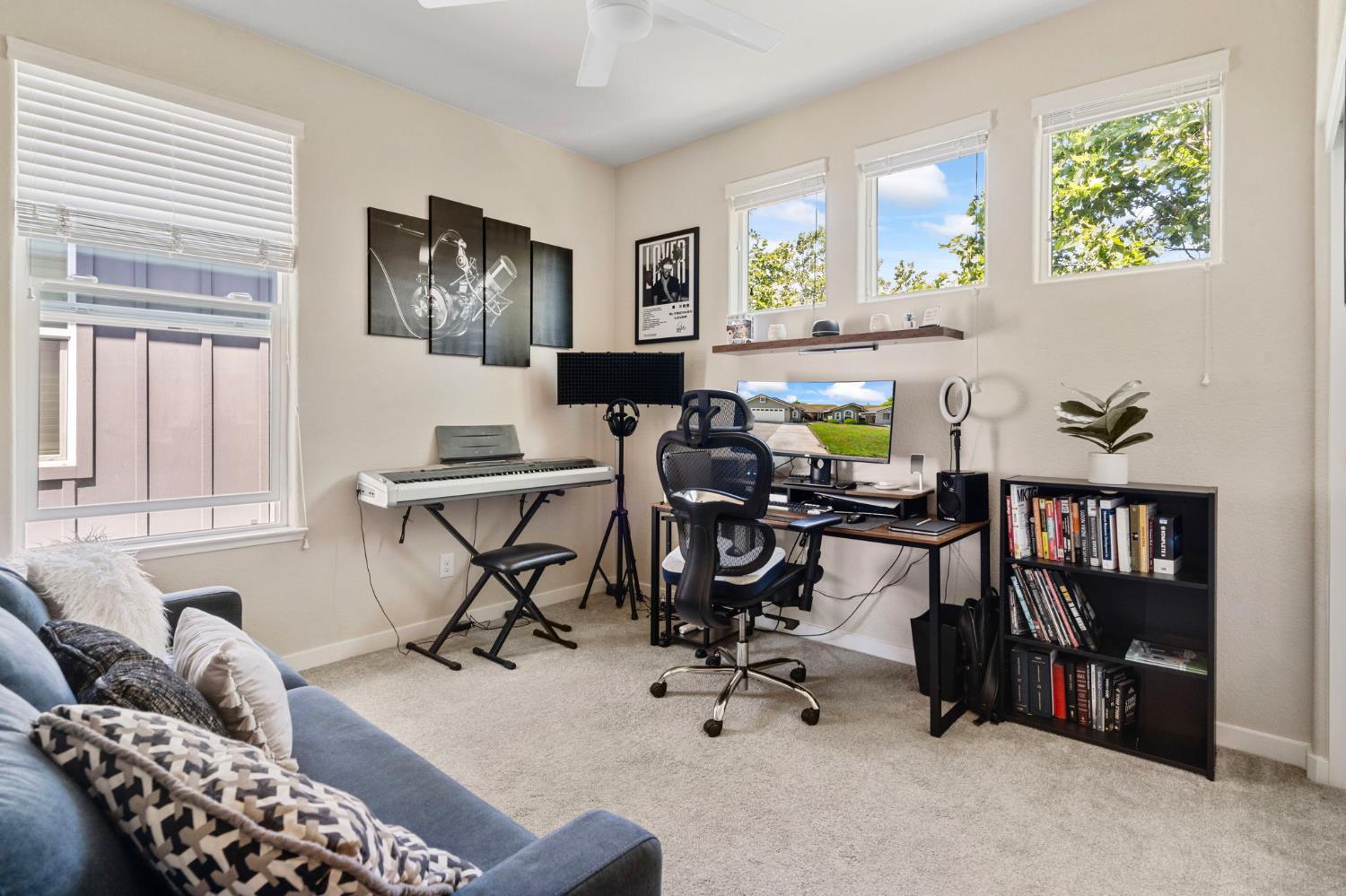 Detail Gallery Image 32 of 39 For 4242 Ocean Ln, Elk Grove,  CA 95757 - 4 Beds | 2/1 Baths