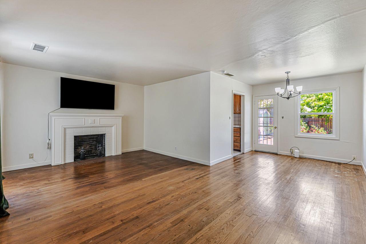 Detail Gallery Image 6 of 23 For 4949 Helen Way, Sacramento,  CA 95818 - 3 Beds | 1 Baths