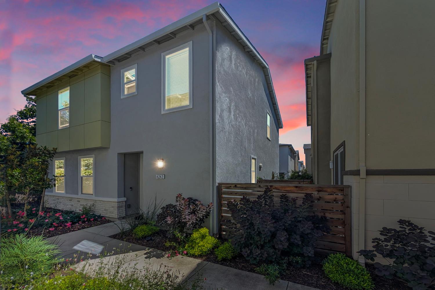 Detail Gallery Image 39 of 39 For 4242 Ocean Ln, Elk Grove,  CA 95757 - 4 Beds | 2/1 Baths