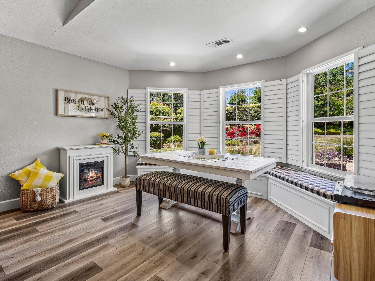 Detail Gallery Image 11 of 44 For 3400 Raben Way, Cameron Park,  CA 95682 - 4 Beds | 2/1 Baths