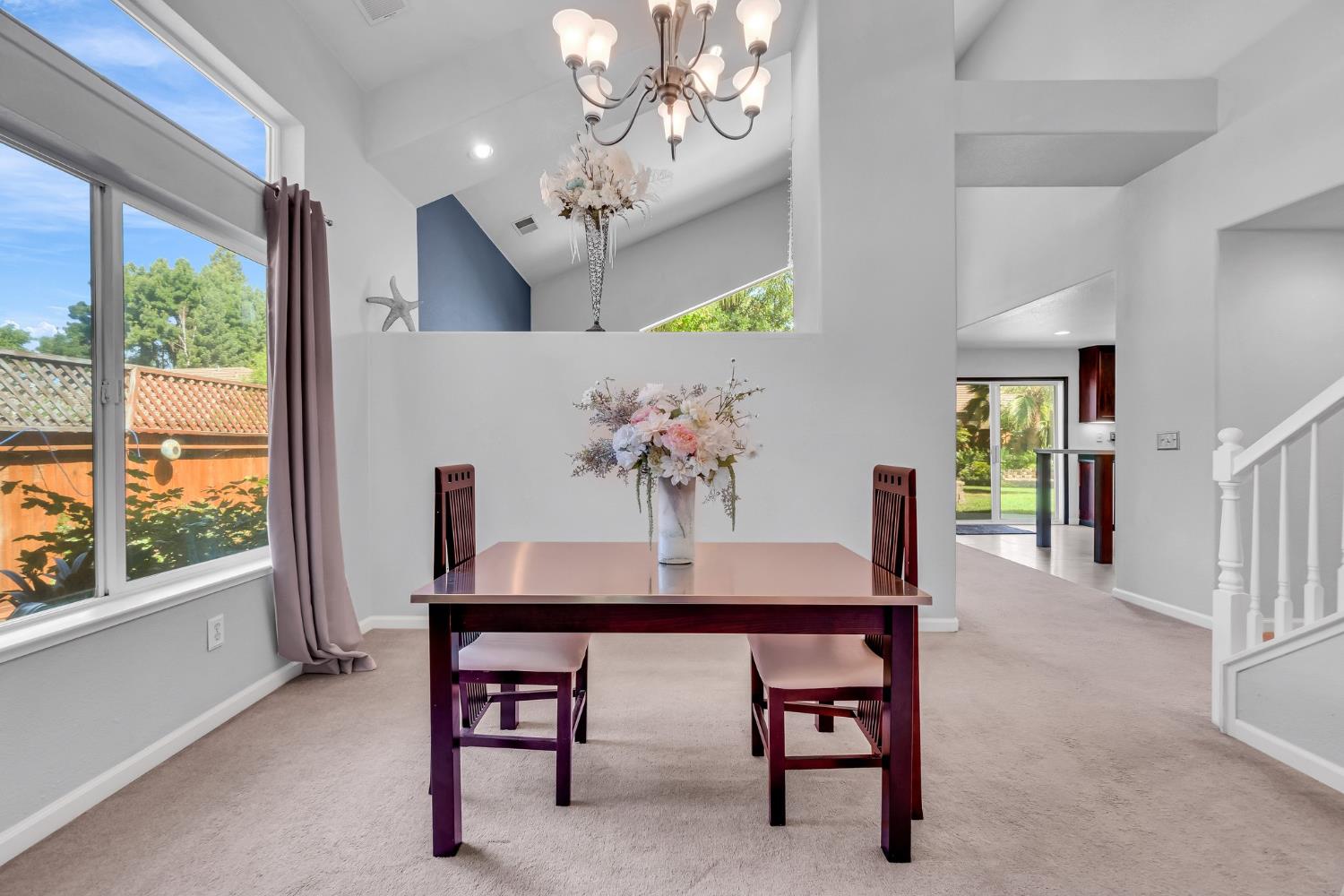 Detail Gallery Image 10 of 90 For 3309 Kittiwake Dr, Sacramento,  CA 95833 - 5 Beds | 3 Baths