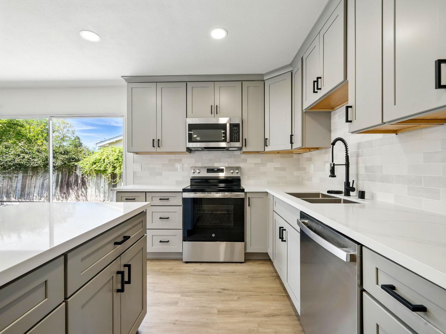 Detail Gallery Image 11 of 22 For 1170 Aster Ln, Livermore,  CA 94551 - 3 Beds | 2 Baths