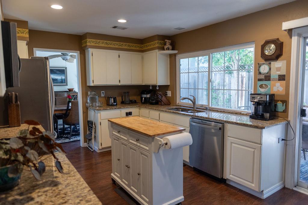 Detail Gallery Image 8 of 36 For 6109 Tremain Dr, Citrus Heights,  CA 95621 - 4 Beds | 2/1 Baths