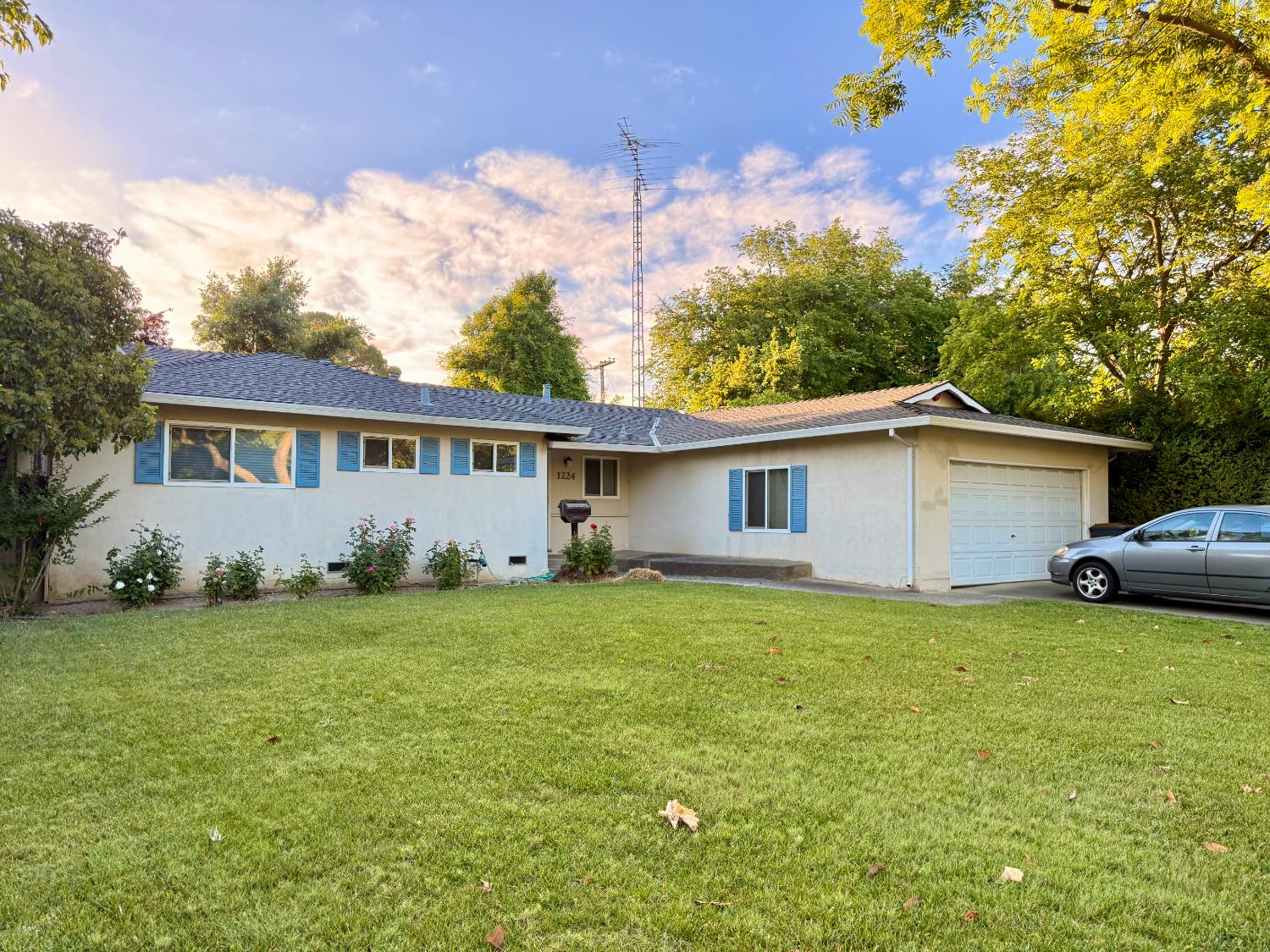 Detail Gallery Image 1 of 1 For 1224 B St, Davis,  CA 95616 - 3 Beds | 2 Baths