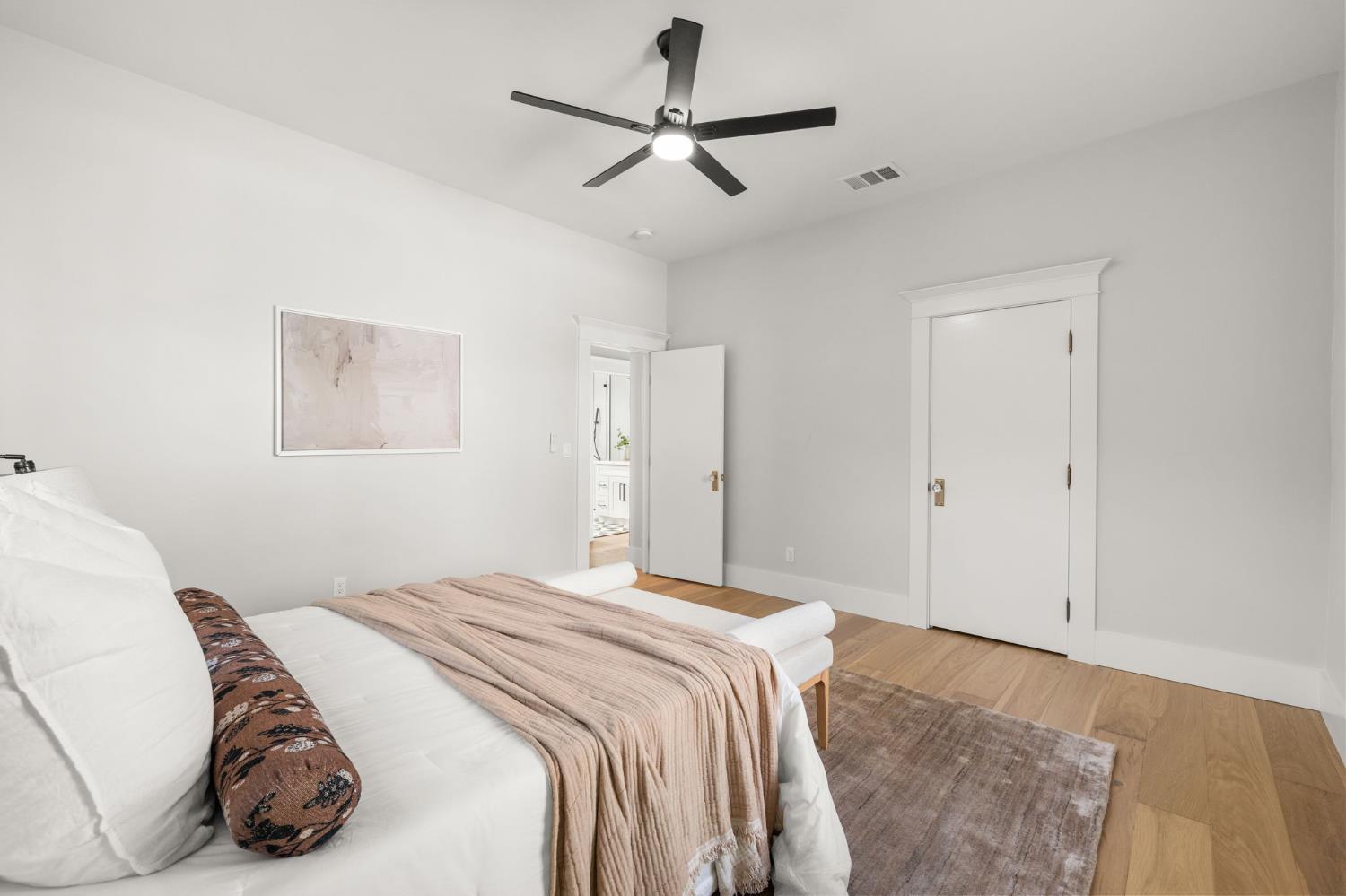 Detail Gallery Image 38 of 73 For 1421 T St, Sacramento,  CA 95811 - 4 Beds | 3 Baths