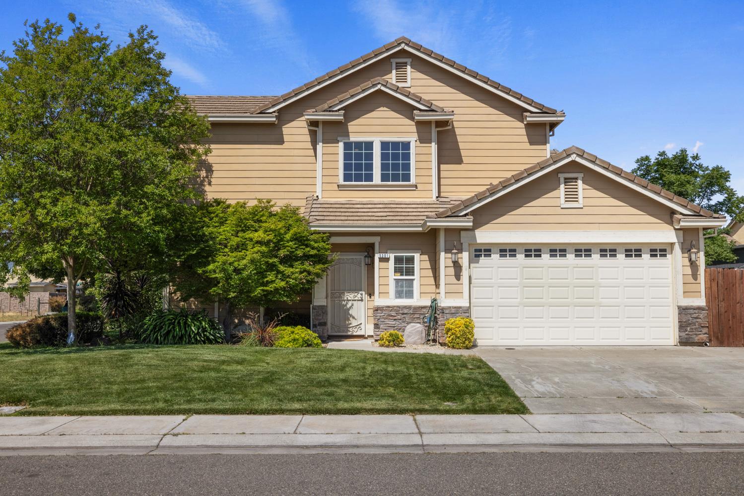 Detail Gallery Image 1 of 40 For 5301 Darpinian Ct, Riverbank,  CA 95367 - 3 Beds | 2/1 Baths