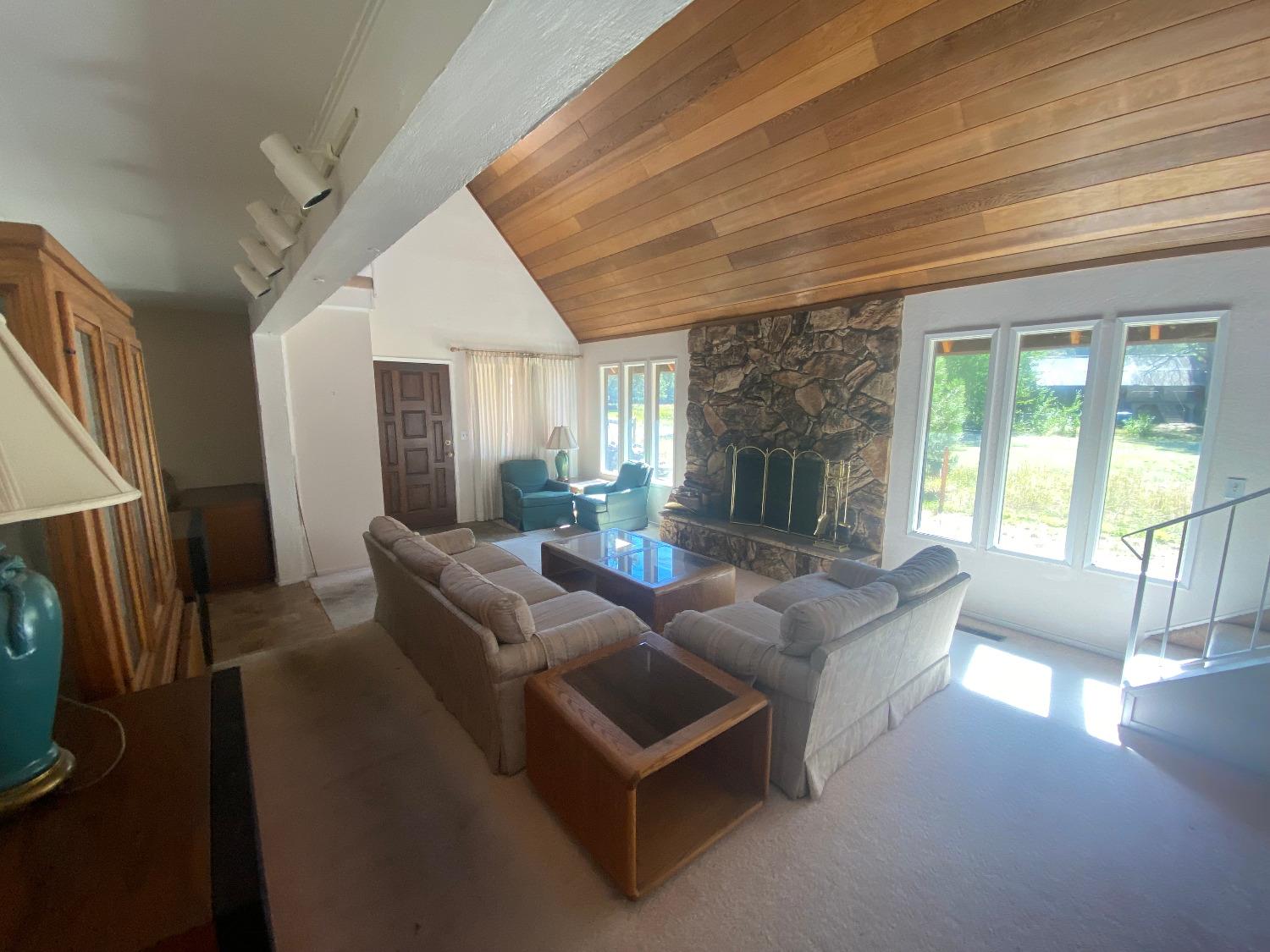 Detail Gallery Image 9 of 34 For 786 Colorado Ave, South Lake Tahoe,  CA 96150 - 3 Beds | 2 Baths
