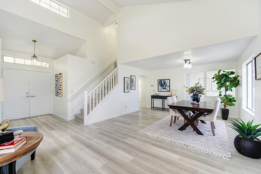 Detail Gallery Image 4 of 37 For 14 Fernwood Ct, Pittsburg,  CA 94565 - 4 Beds | 2/1 Baths