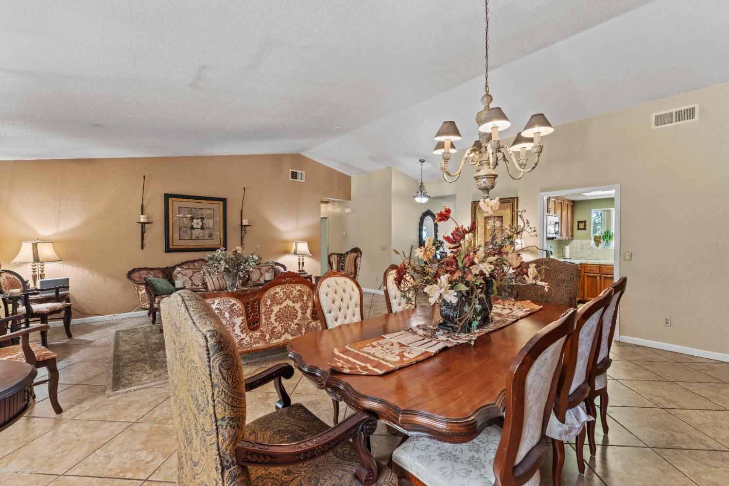 Detail Gallery Image 11 of 77 For 8141 Bellingrath Dr, Elverta,  CA 95626 - 5 Beds | 3 Baths