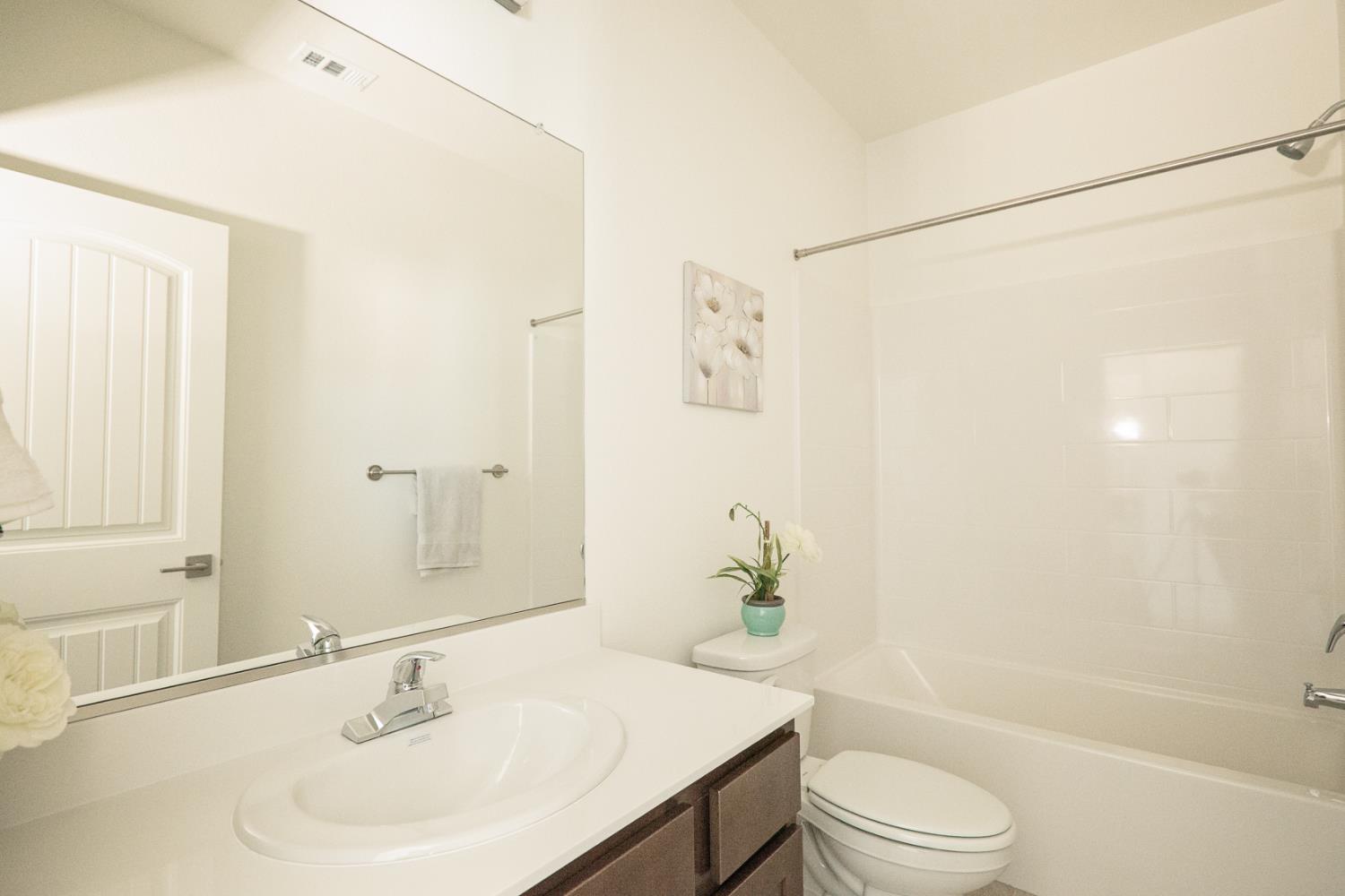 Detail Gallery Image 10 of 20 For 908 N. Olive Ave #900,  Turlock,  CA 95380 - 3 Beds | 2/1 Baths