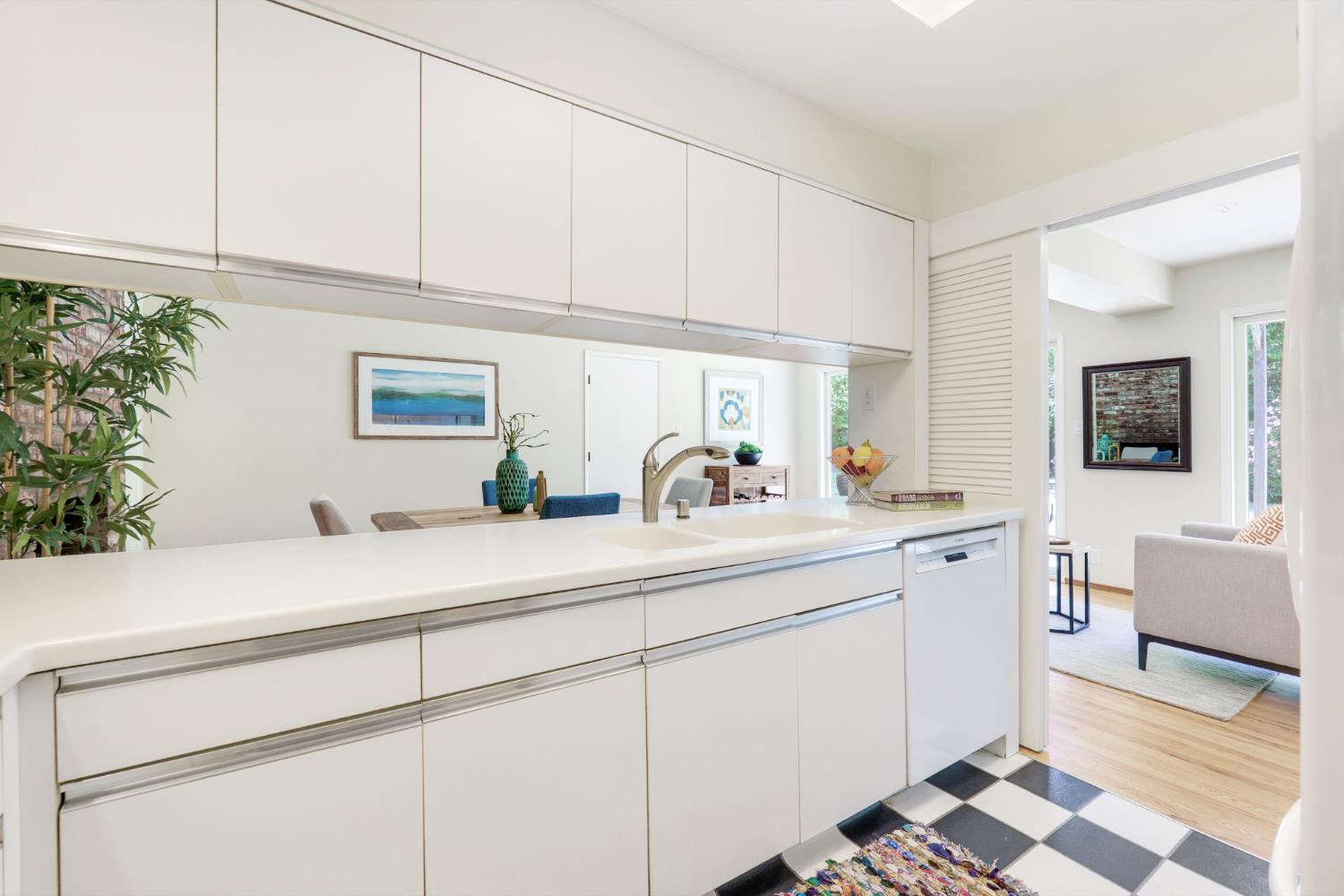 Stanford Place, Davis, California image 15